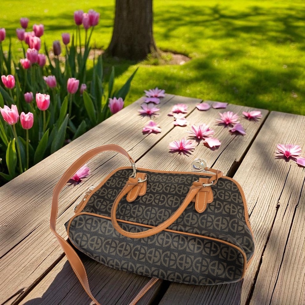 Giani Bernini bag Preloved shows imperfections